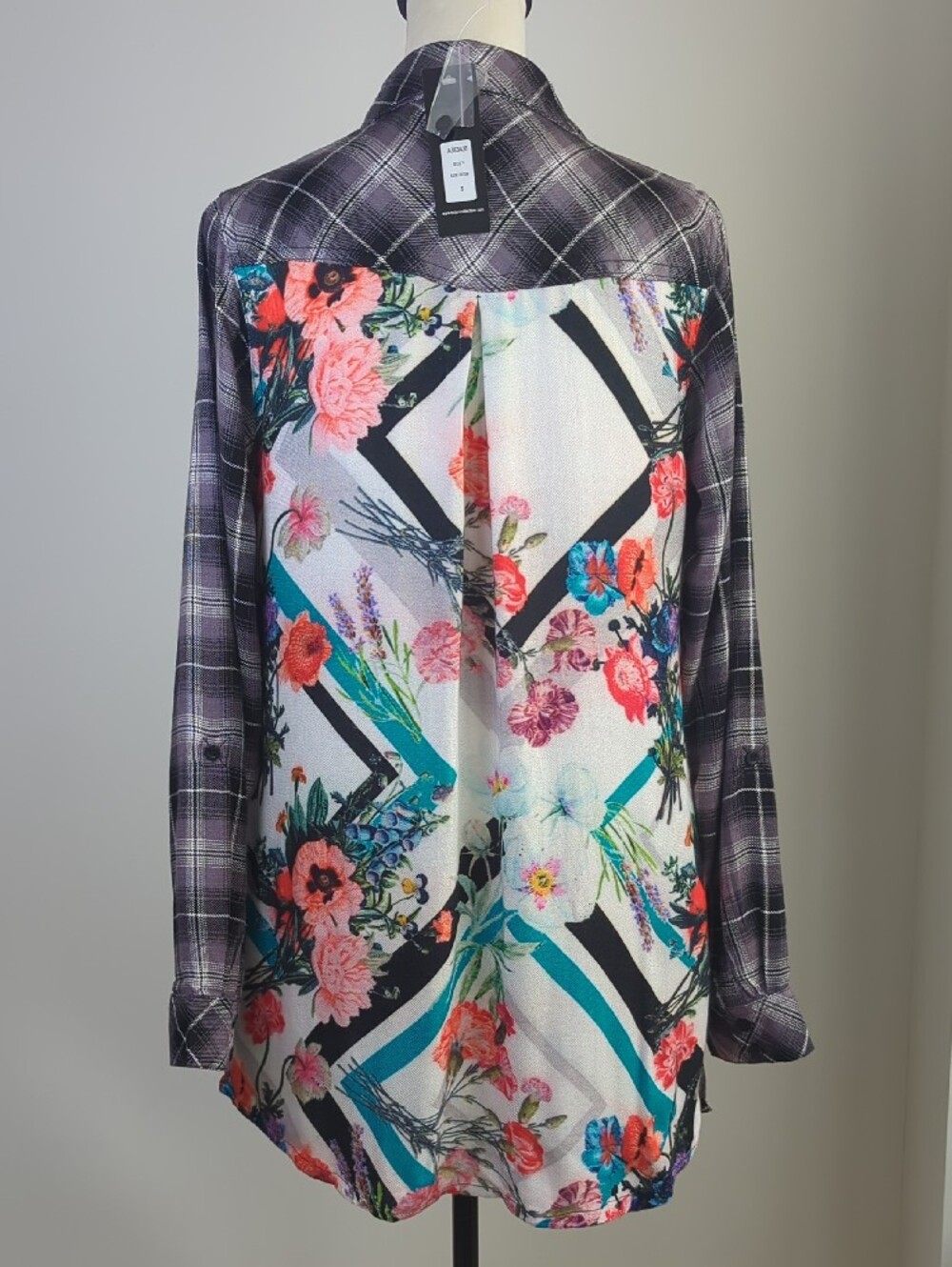NWT Tolani Mixed Media Plaid Flannel Tunic Floral Back SMALL DAMAGE